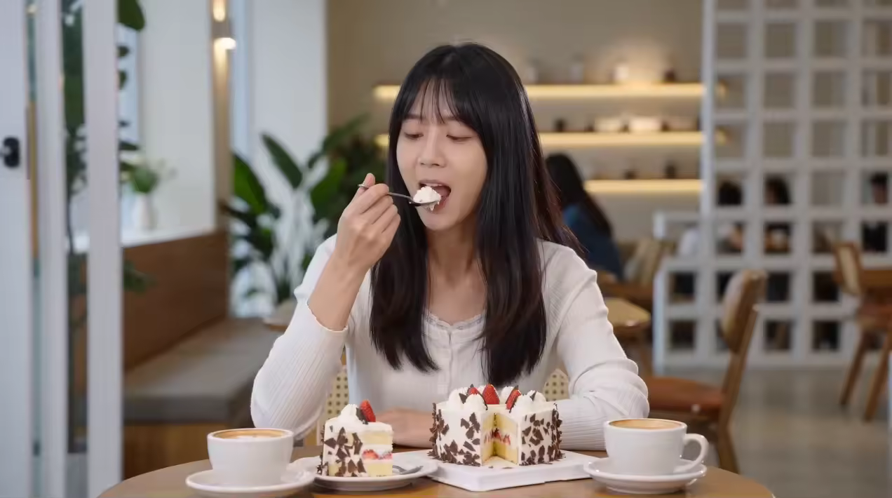 餐饮美食类--创意宣传广告（seedance 2.0）-抖微学堂AI